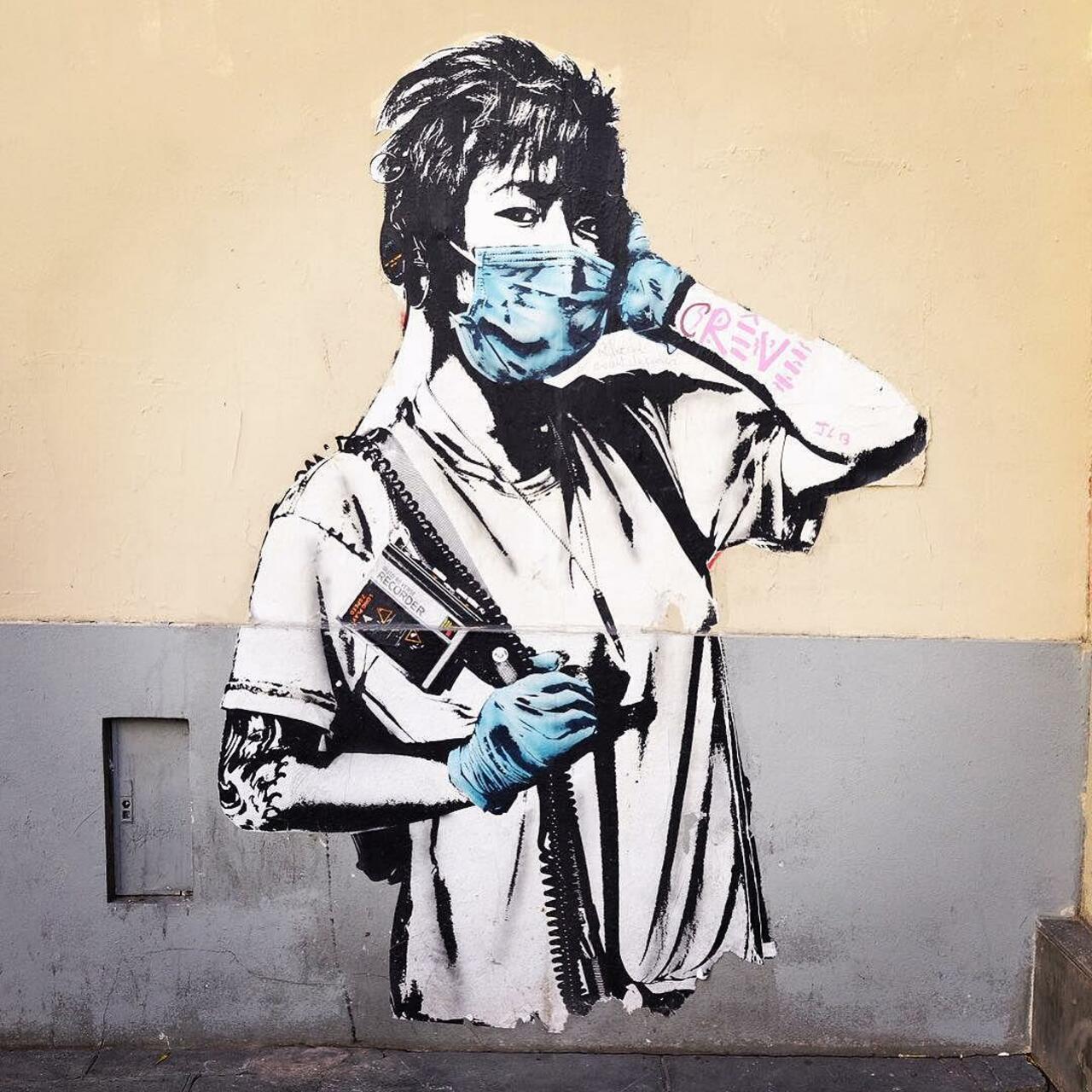 circumjacent_fr: #Paris #graffiti photo by mattbass http://ift.tt/1FGm3DL #StreetArt http://t.co/4i1YnGMMBE