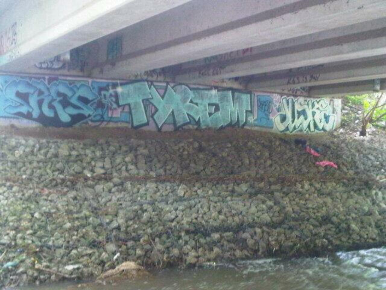 RT @OntarioGraff: Juske, tyrem and sres #graff #graffiti #tunnel #streetart #welovebombing http://t.co/FGypbaD6TZ