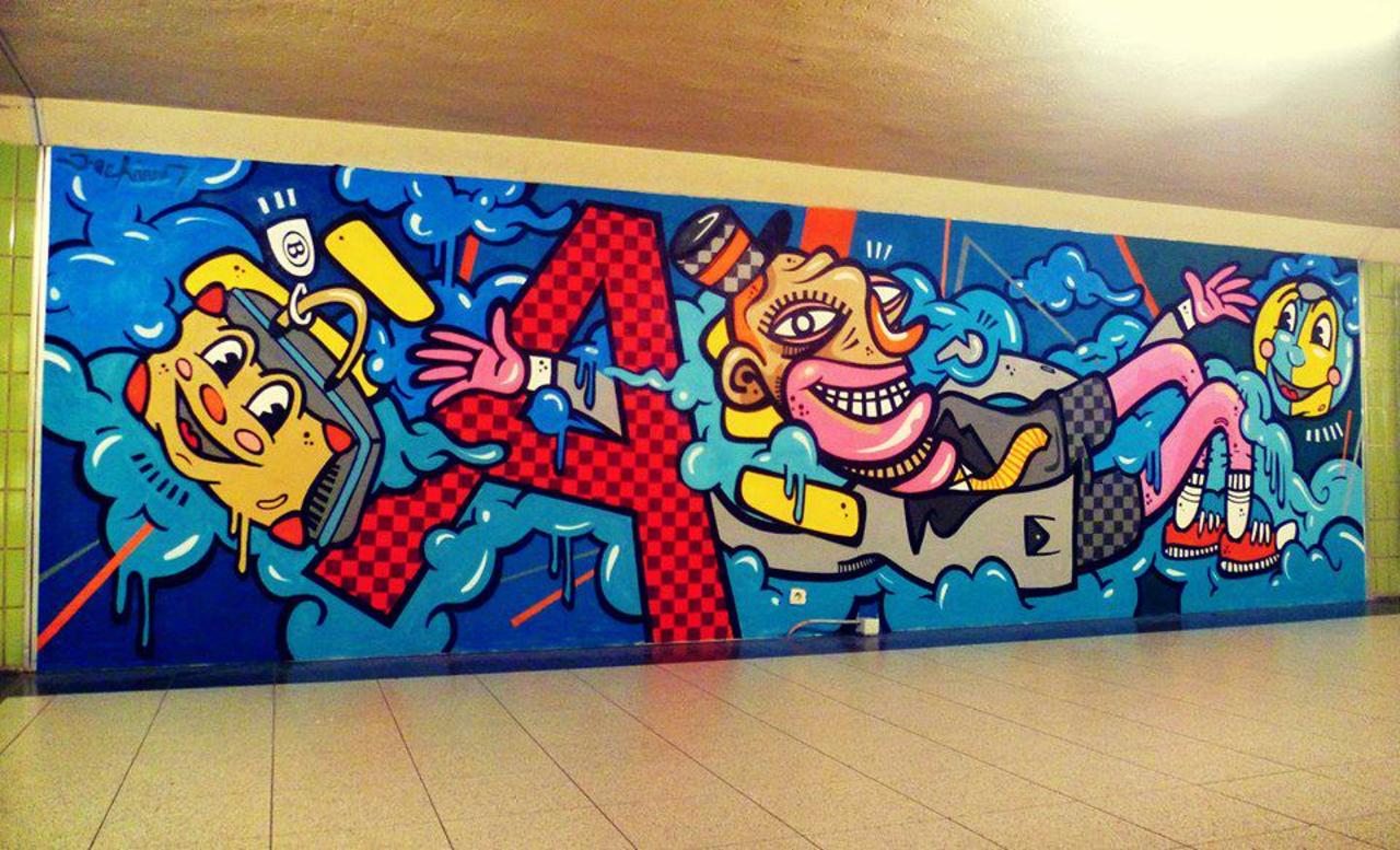 RT @SNCB: Avez-vous déjà remarqué ce mur de #graffiti de l'artiste Joachim en gare d'Anvers-Berchem ? #streetart #SNCB http://t.co/rmN98jfBBZ