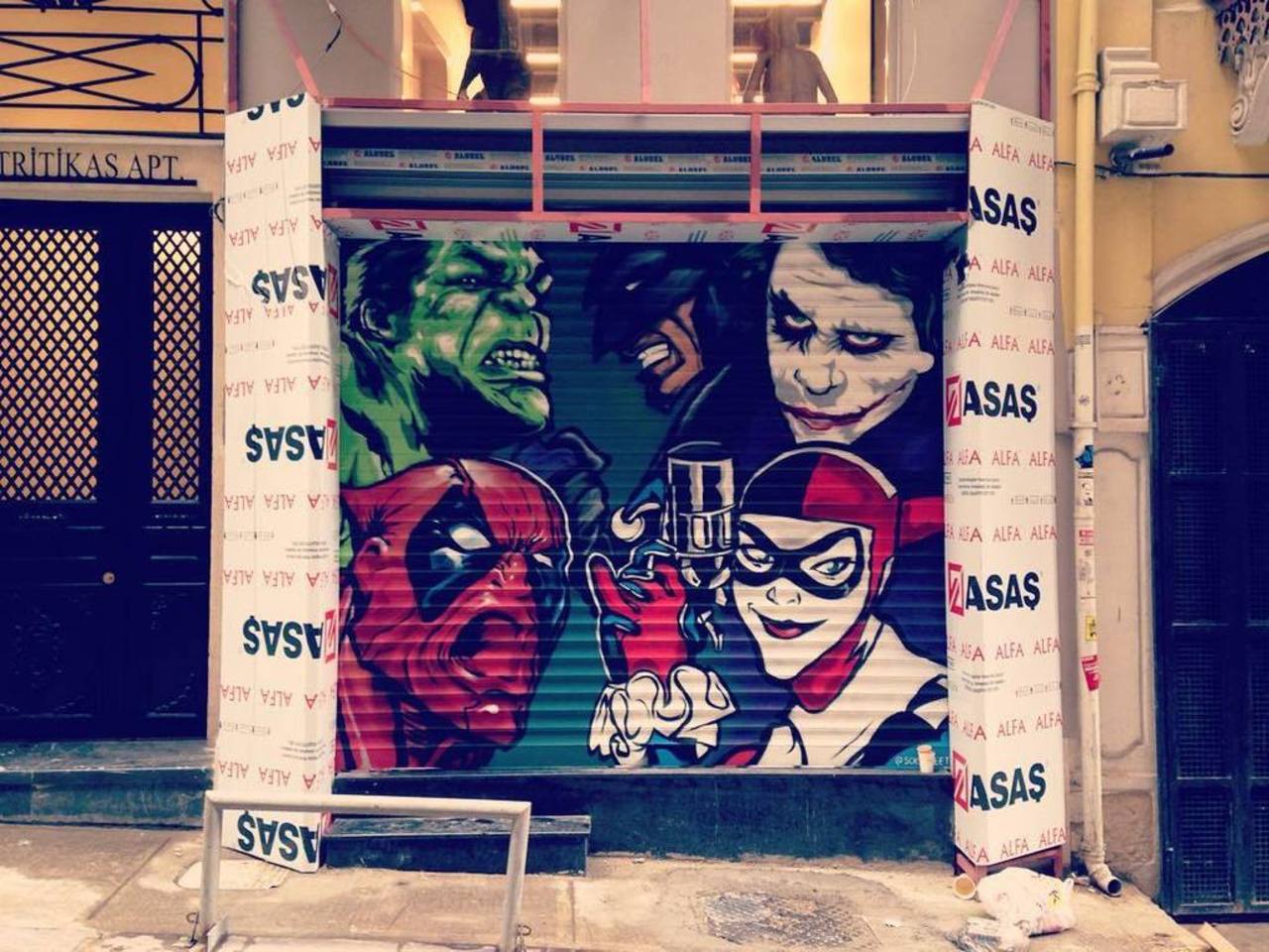 #streetsofistanbul #streetart #urbanart #graffiti #wallart #batman #joker #hulk #comics #art #igersistanbul #galata… http://t.co/DkAlORg3I9