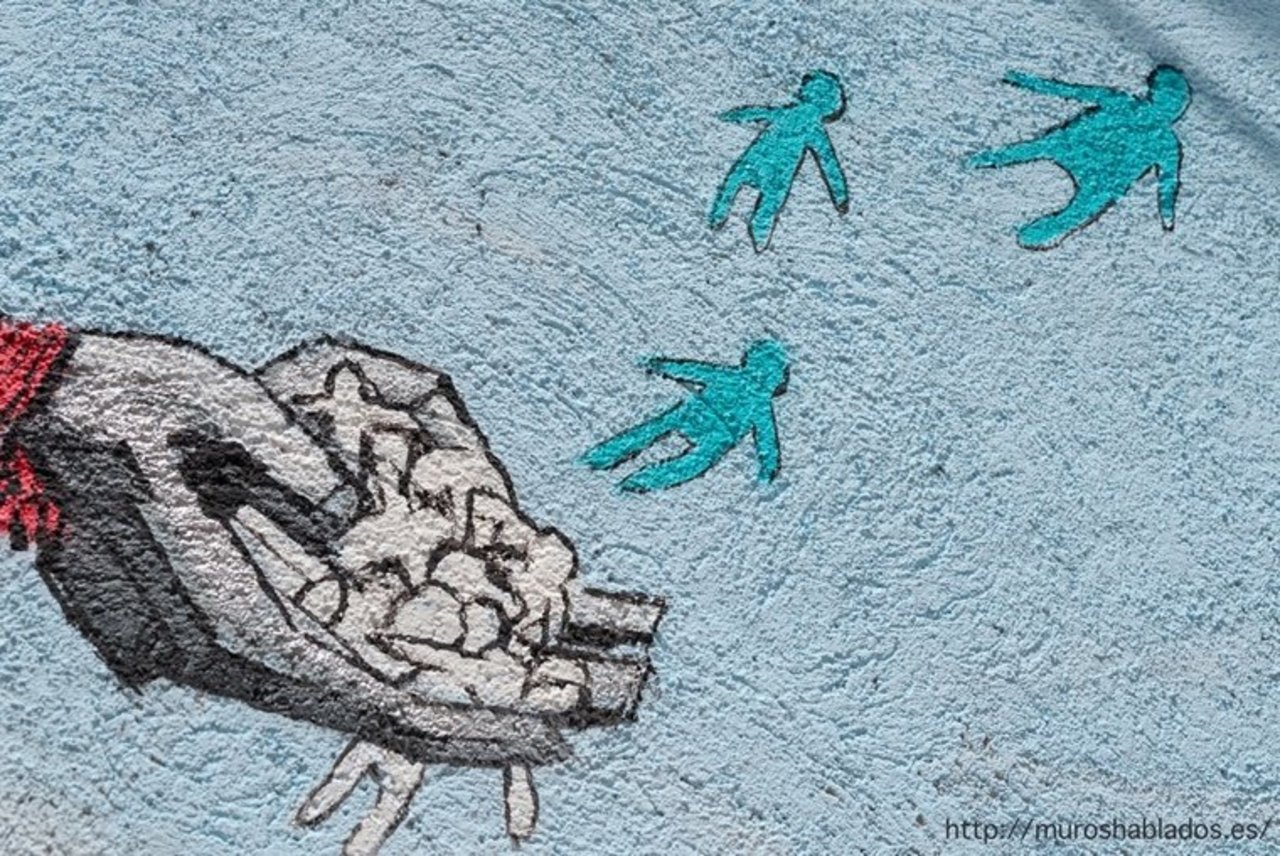 Rescatando almas http://ift.tt/1MV0YHv #streetart #graffiti #muroshablados https://t.co/gWNepqhJqy