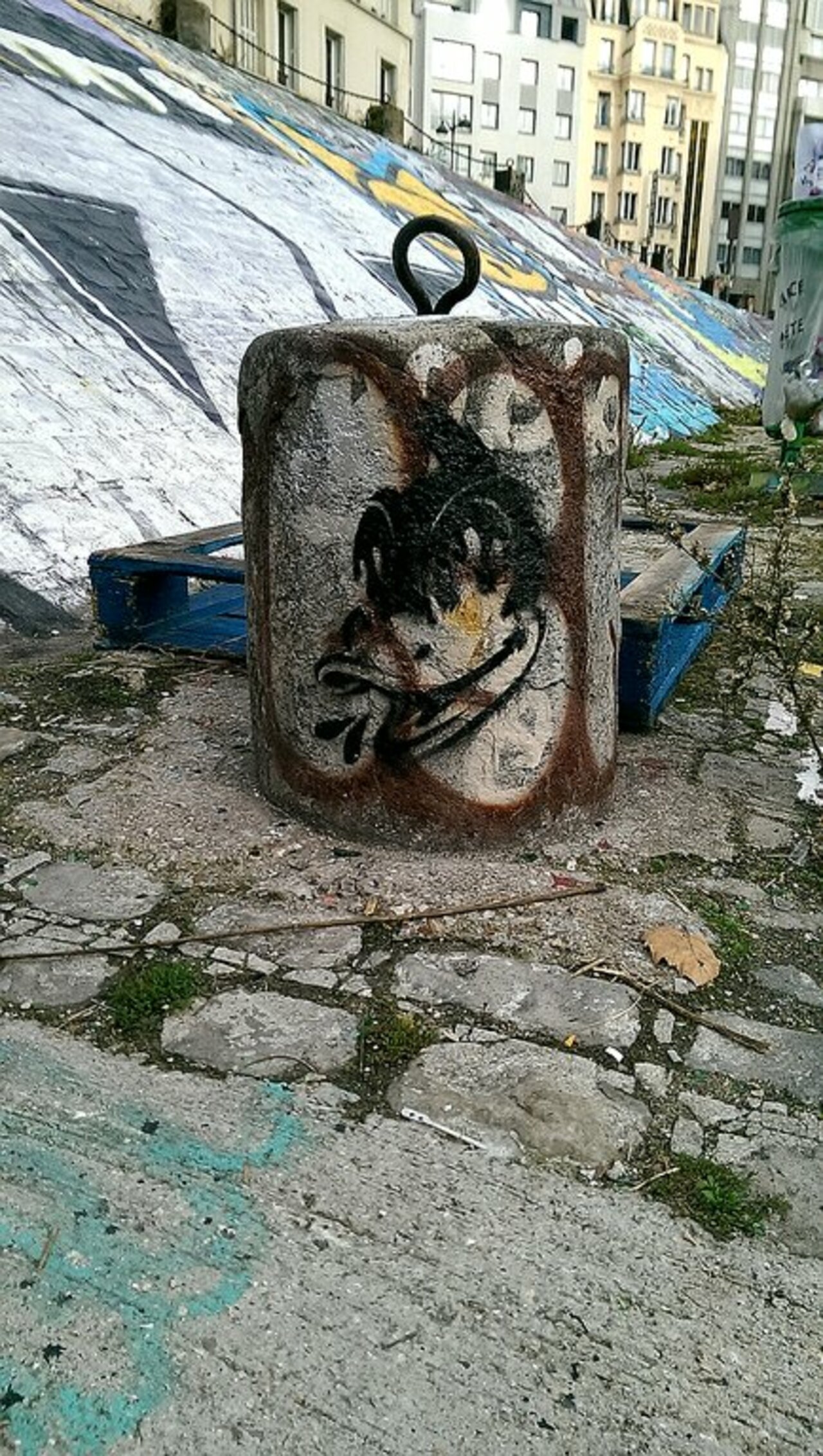 Street Art by anonymous in #Paris http://www.urbacolors.com #art #mural #graffiti #streetart https://t.co/Vtwg4VOjyB