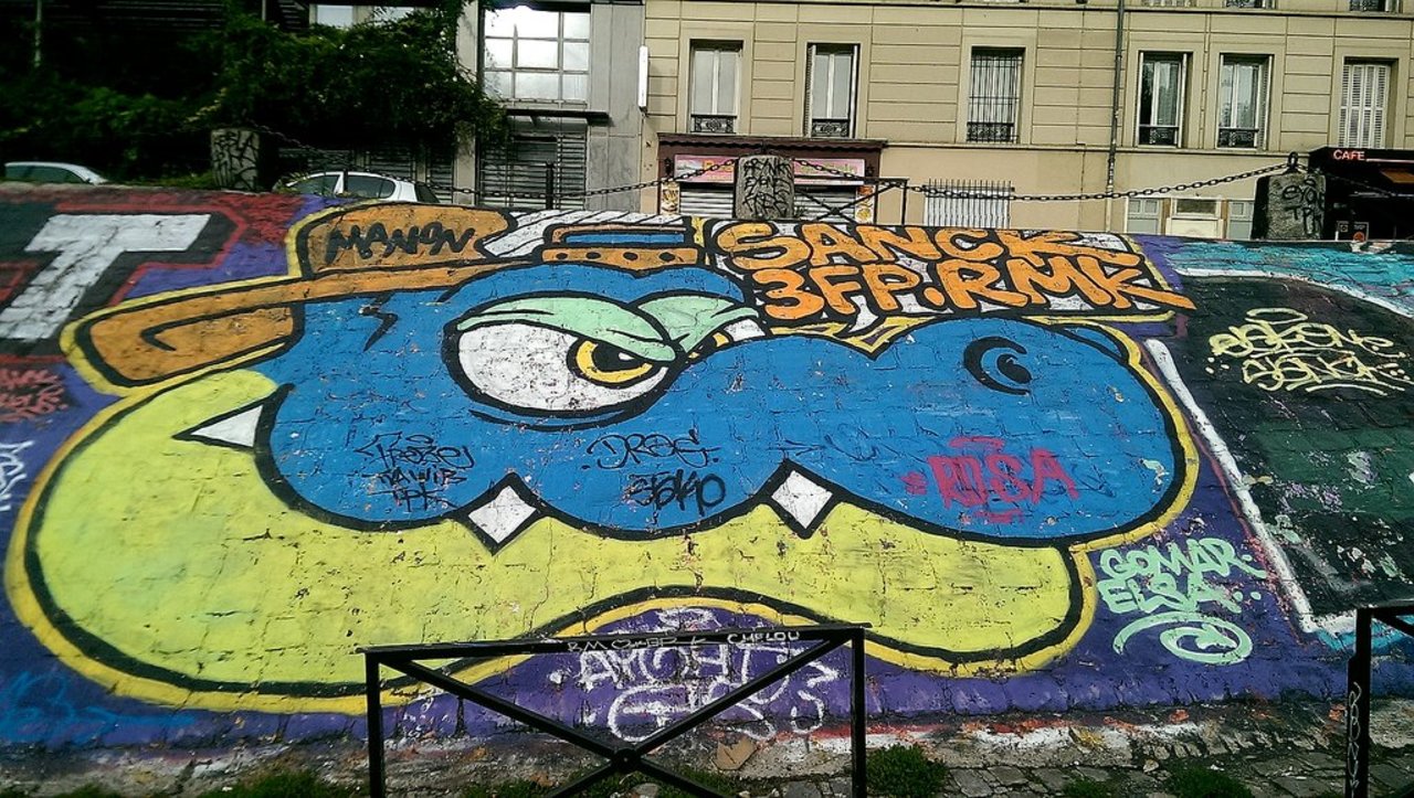 Street Art by anonymous in #Paris http://www.urbacolors.com #art #mural #graffiti #streetart https://t.co/pdILGAkLkF