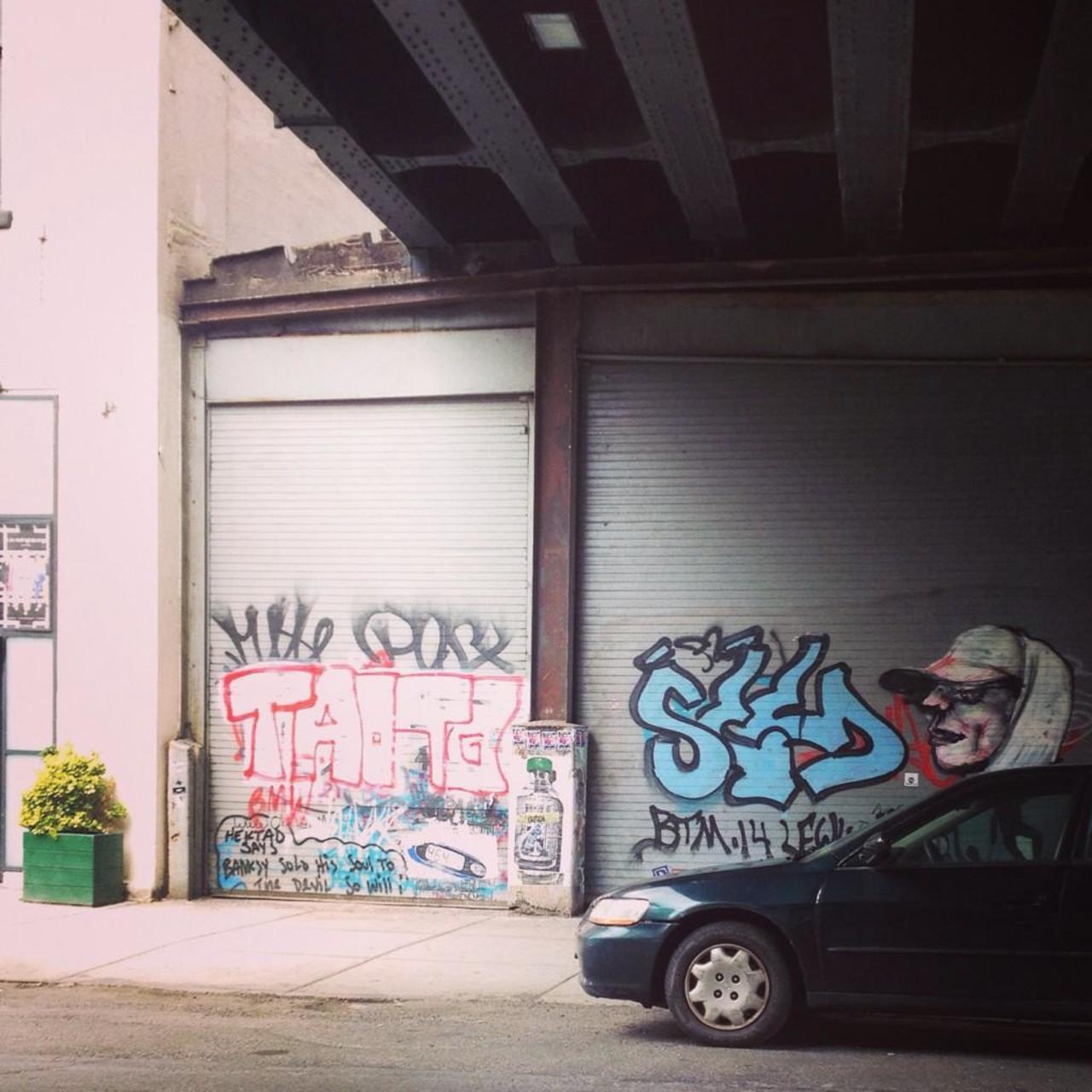 New York graffiti - Chelsea #iamsoojin #streetart #graffiti #newyork #chelsea #urbanculture #streetwear #art #fashion http://t.co/wmCY3qU1od
