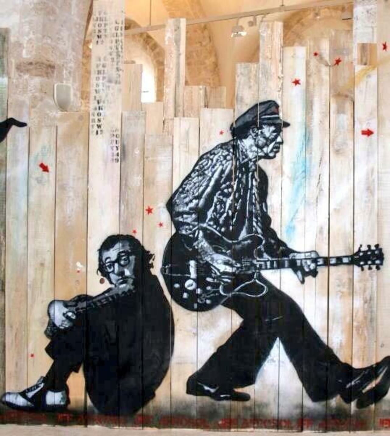 Jef Aerosol does Woody Allen & Chuck Berry!

#streetart #art #urbanart #graffiti http://t.co/4L48ejz32Z