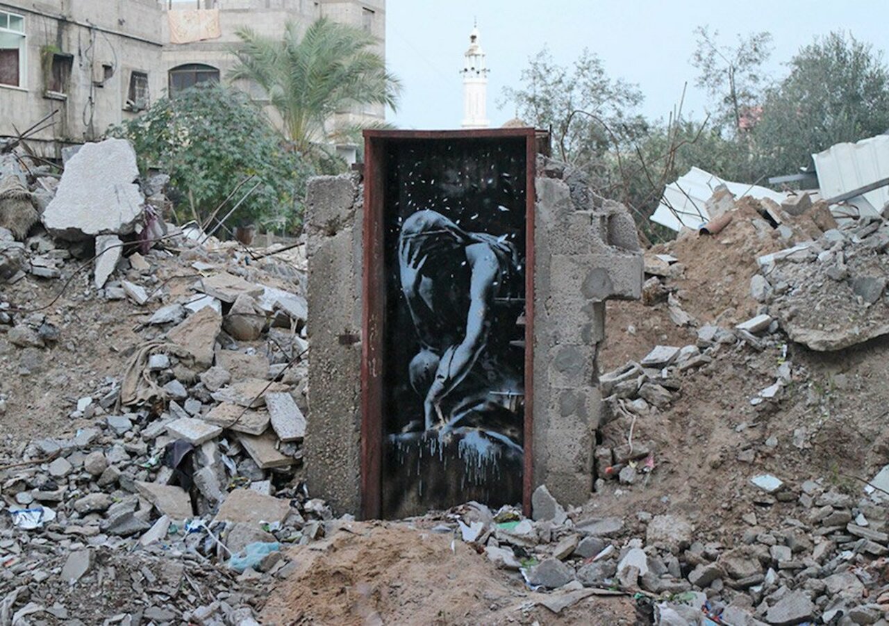 Street Art by Banksy in Gaza, Palestine

#streetart #urbanart #mural #art #graffiti http://t.co/QVOnkBDgev