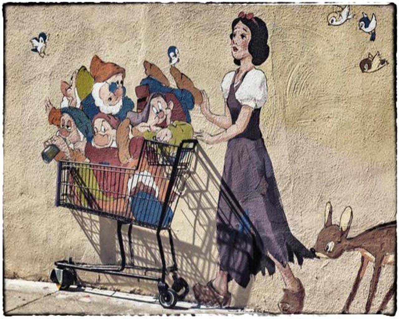 #SnowWhite & her Dwarfs in a basket in #LosAngeles .. #StreetArt #Graffiti #Art .. http://t.co/D6Kd8FMHm4