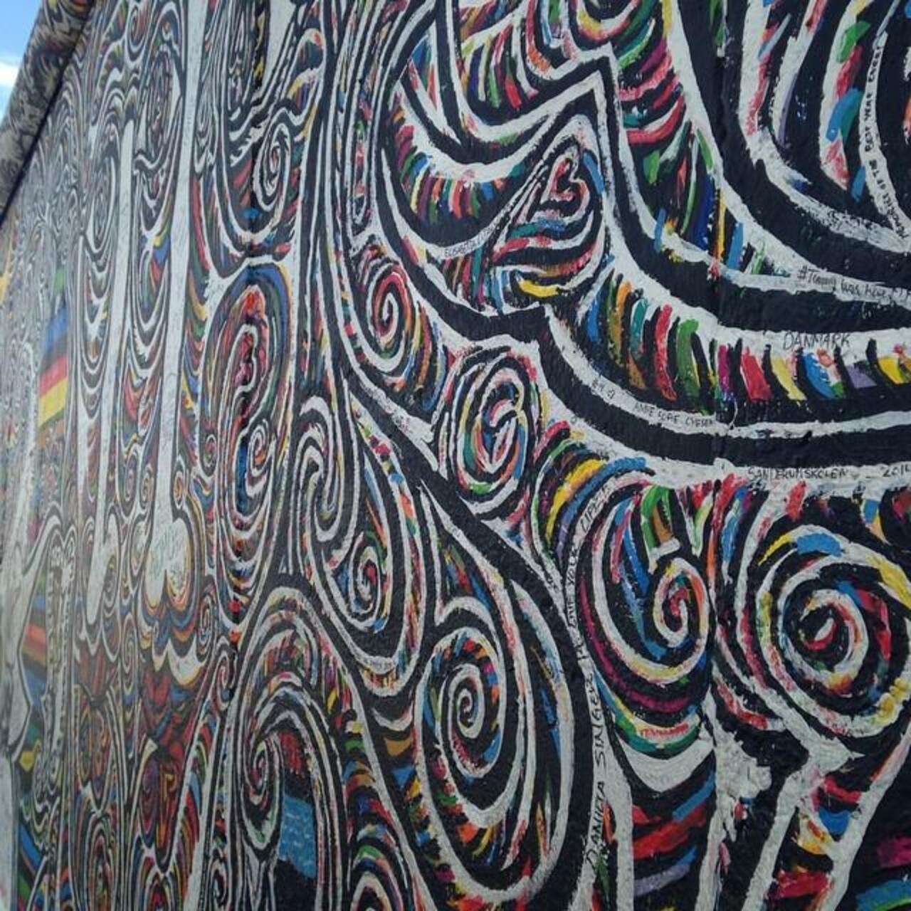 Graffiti on the #berlin wall #art #graffiti by carolina_lou #LCSNY http://t.co/PqvFnl9NaR