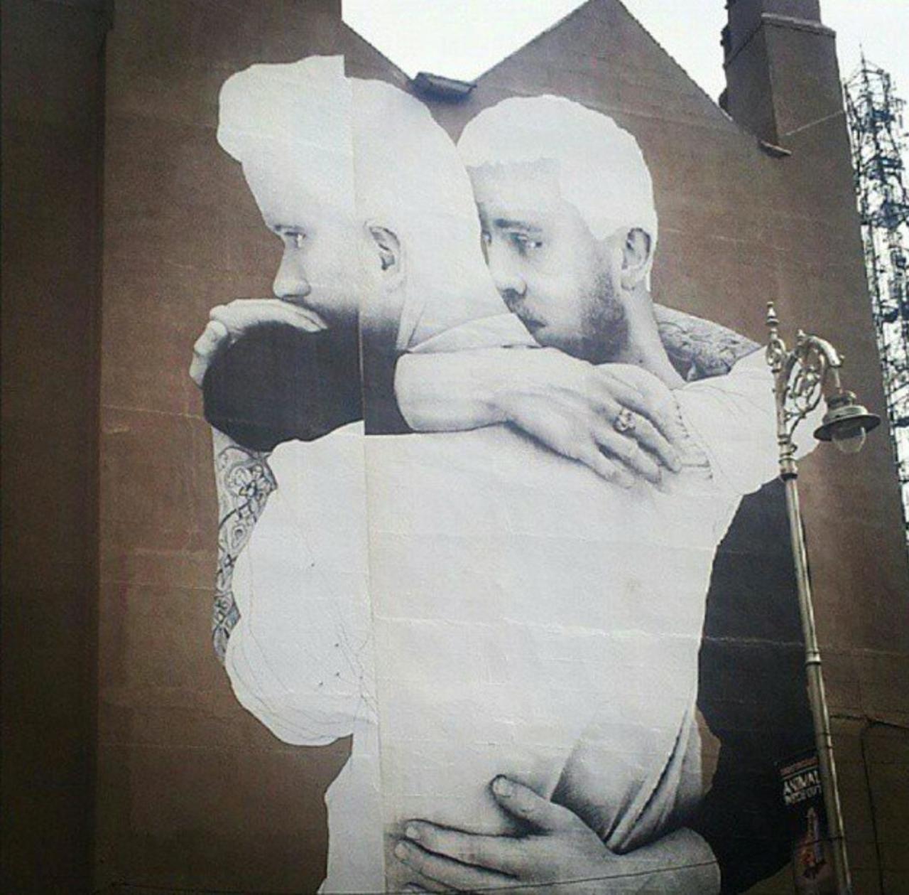 #BuenosDias #GoodMorning
#LoveIsInTheAir #StreetArt #ArteUrbano #Art #Arte #Mural #Graffiti #Men #Man #LGTB http://t.co/A08PEx9b0t