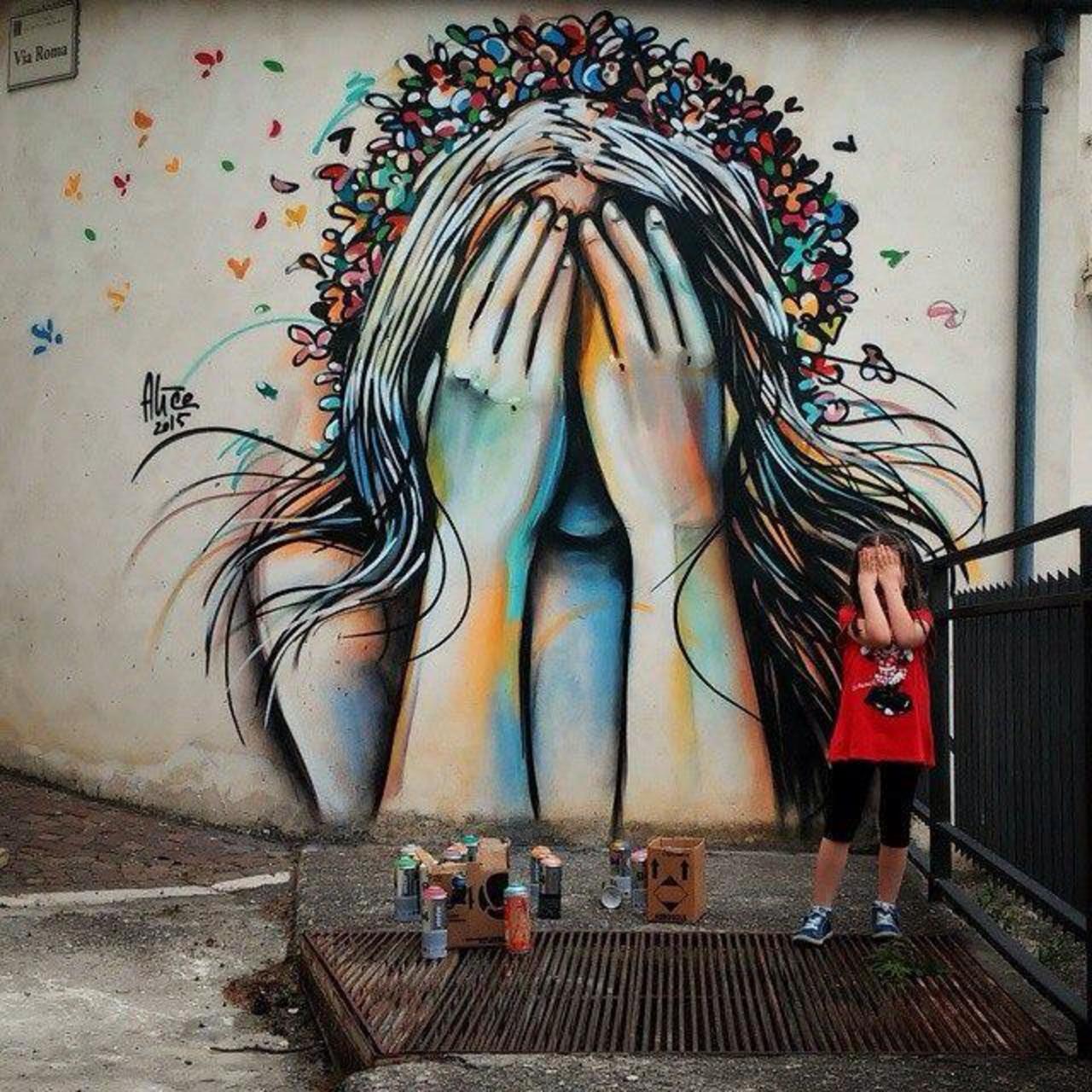 RT@GoogleStreetArt: New Street Art by Alice Pasquini  

#art #arte #graffiti #streetart http://t.co/DuQN3MTQiS"