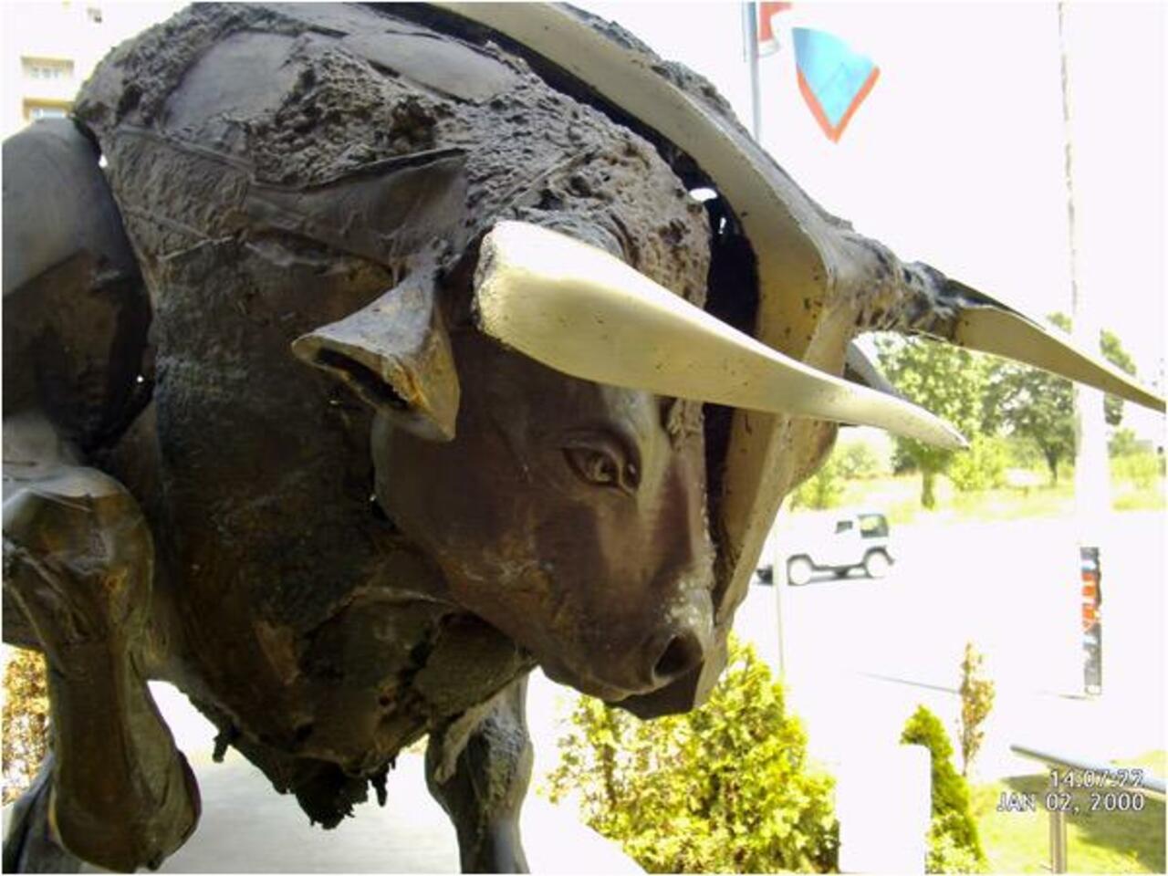 Big Bull.

Huge bull sculpture by #NikolaKolev

#ArtWithoutBorders 
#TAFE
#Art http://t.co/awJjZUgDH8