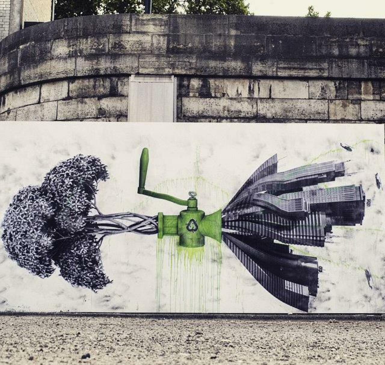 Street Art by Ludo

#art #arte #graffiti #streetart http://t.co/yA25PmkNp8