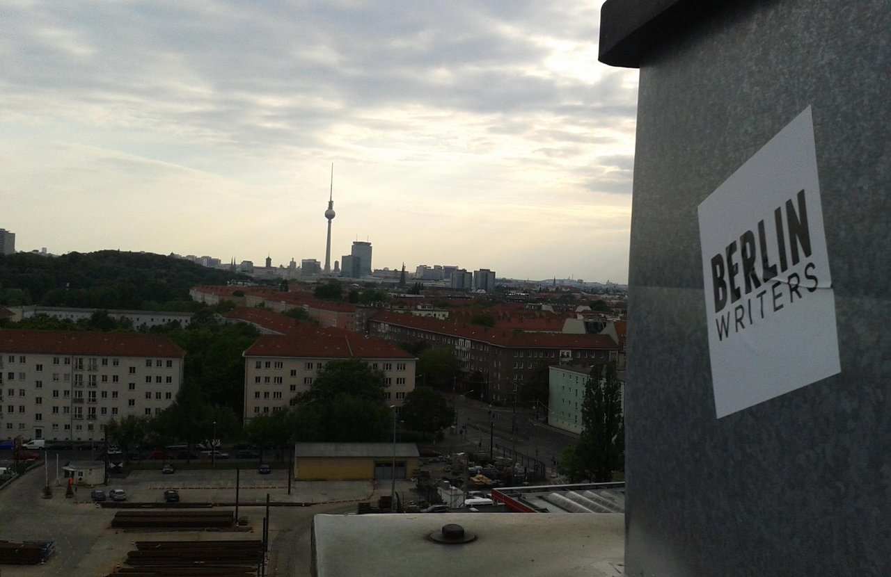 BERLIN CITY LOVE! 
#berlinwriters #berlincity #graffitiberlin #graffiti #art #sunshine #graffitiart http://t.co/8avuaCh3FI