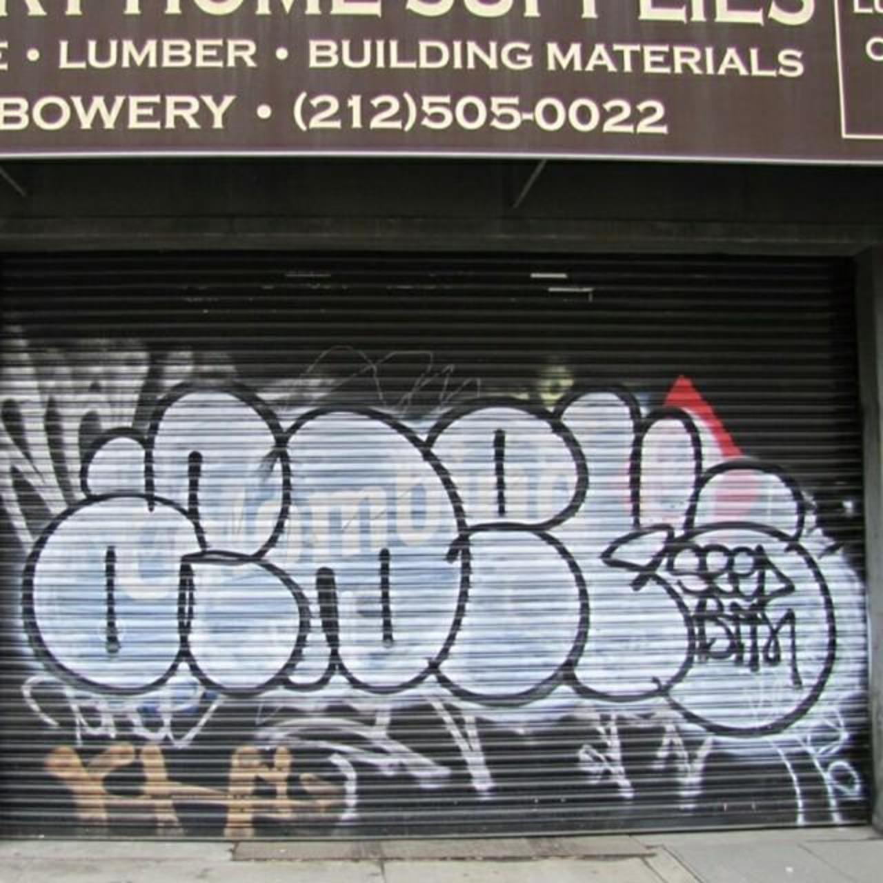 NYC bombing update! 
#graff #graffiti #bombingscience  #art #graffporn #graffitiporn #streetart #graffitisprays … http://t.co/3bLeQPYptv