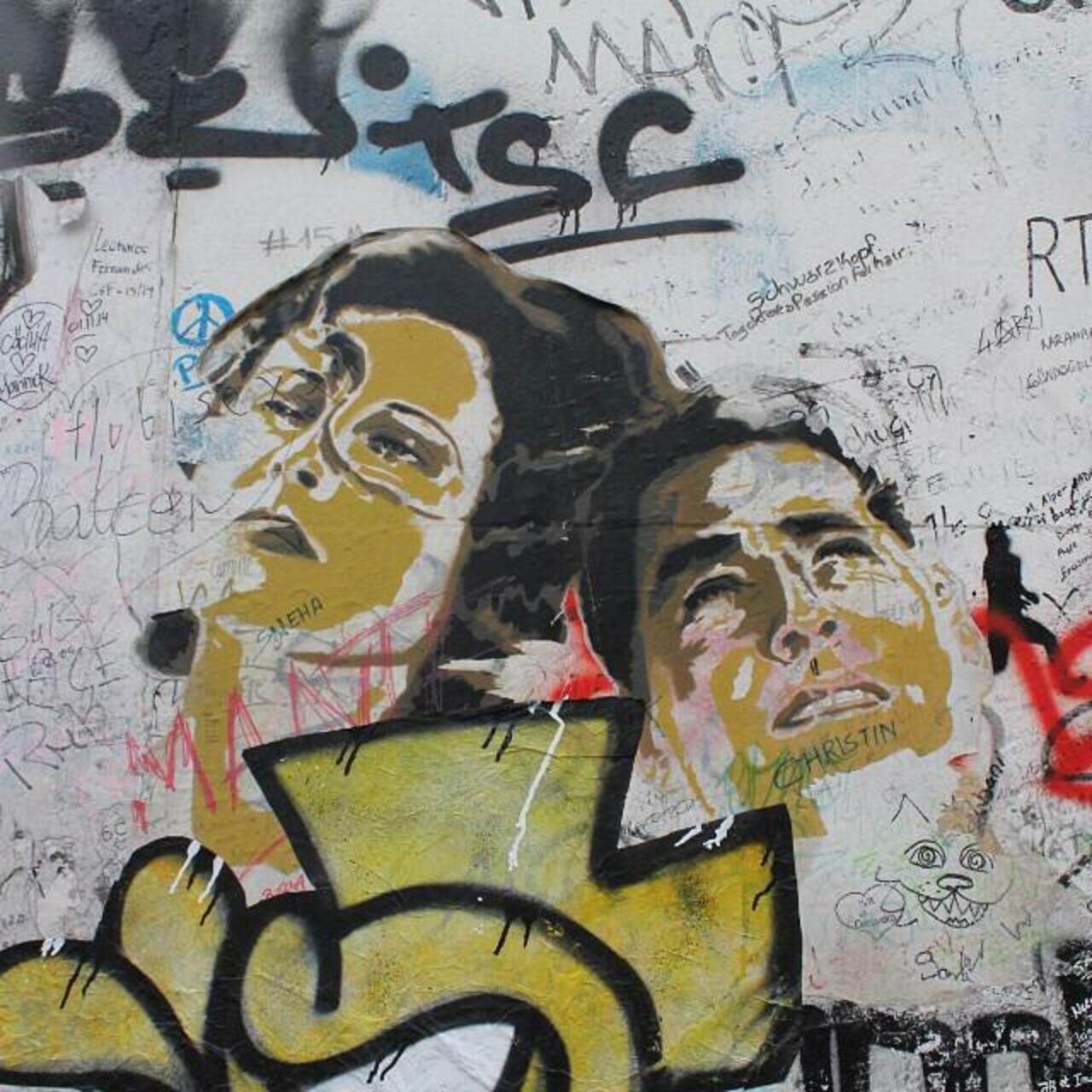 #Berlin #Allemagne #streetart #street #art #urbanart #urbantag #graffiti #streetartberlin #EastSideGallery by becom… http://t.co/XnLhCx9G0Z