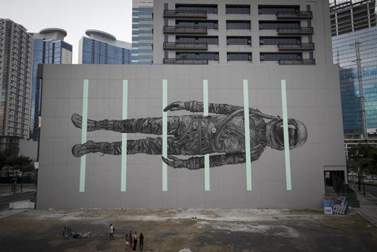 Cyrcle unveils a massive artwork in Manilla, Philippines. #StreetArt #Graffiti #Mural http://t.co/NKCsvSwxhk