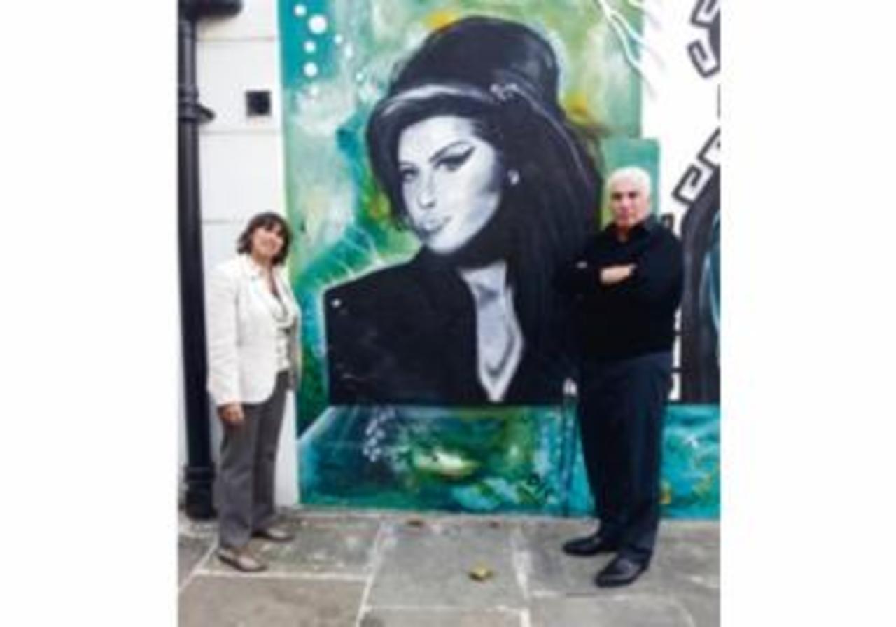 Amy Winehouse Mural Whitewashed http://bit.ly/1KGQMhZ #music #graffiti #art http://t.co/Dho41UaGJG