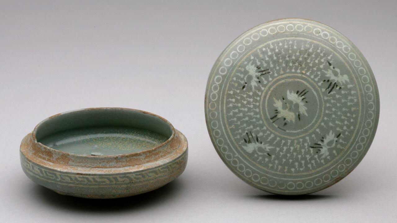 Hot day? The subtle shades of Korean ceramics are a perfect visual cool-down. http://ow.ly/O00oB http://t.co/Zz7gcC9Pzg