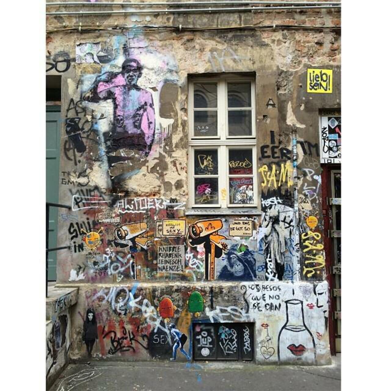 #Berlin #Allemagne #streetart #street #art #urbanart #urbantag #graffiti #streetartberlin by becombegeek http://t.co/0UM4tWWGxq