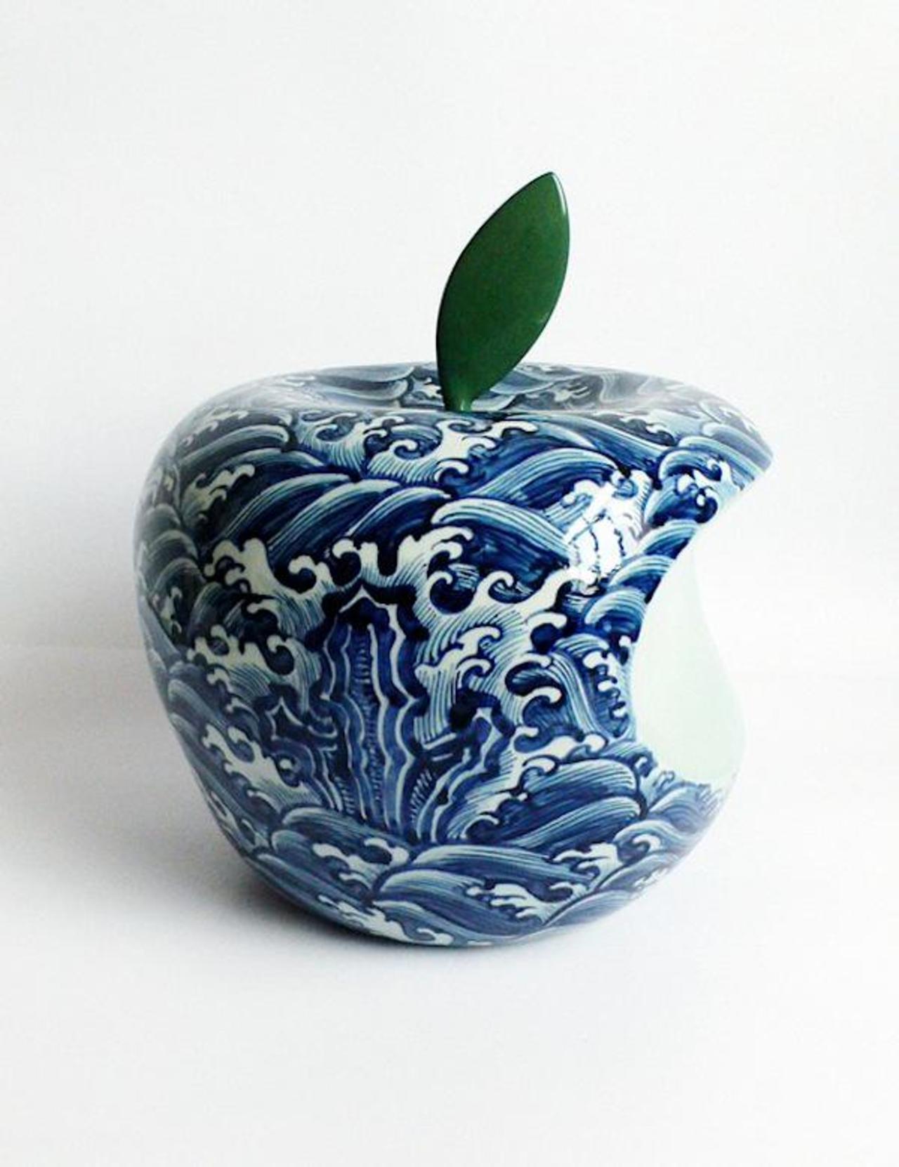 Contemporary art from #China
By Li Lihong
Corporate Logos as traditional Chinese Ceramics
#Apple #Sculpture #Art http://t.co/zk6jawsxEN