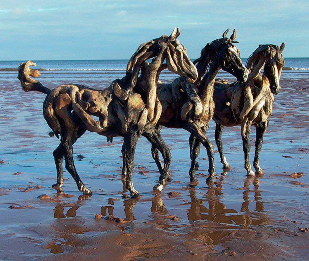 The British artist and sculptor Heather Jansch. strong and emblematic sculptures made entirely with wooden horses. http://t.co/pH6h3vr6lf