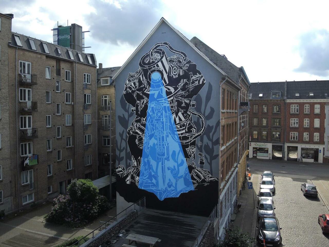 M-City paints a new mural in Aalborg, Denmark. #StreetArt #Graffiti #Mural http://t.co/AZXNNNfnmb