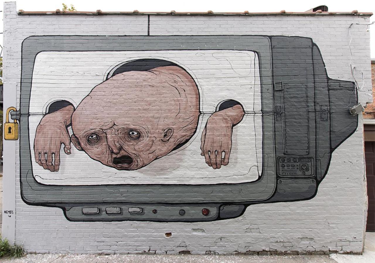 Nemo creates a second mural on the streets of New York City. #StreetArt #Graffiti #Mural http://t.co/iwMROTXj44