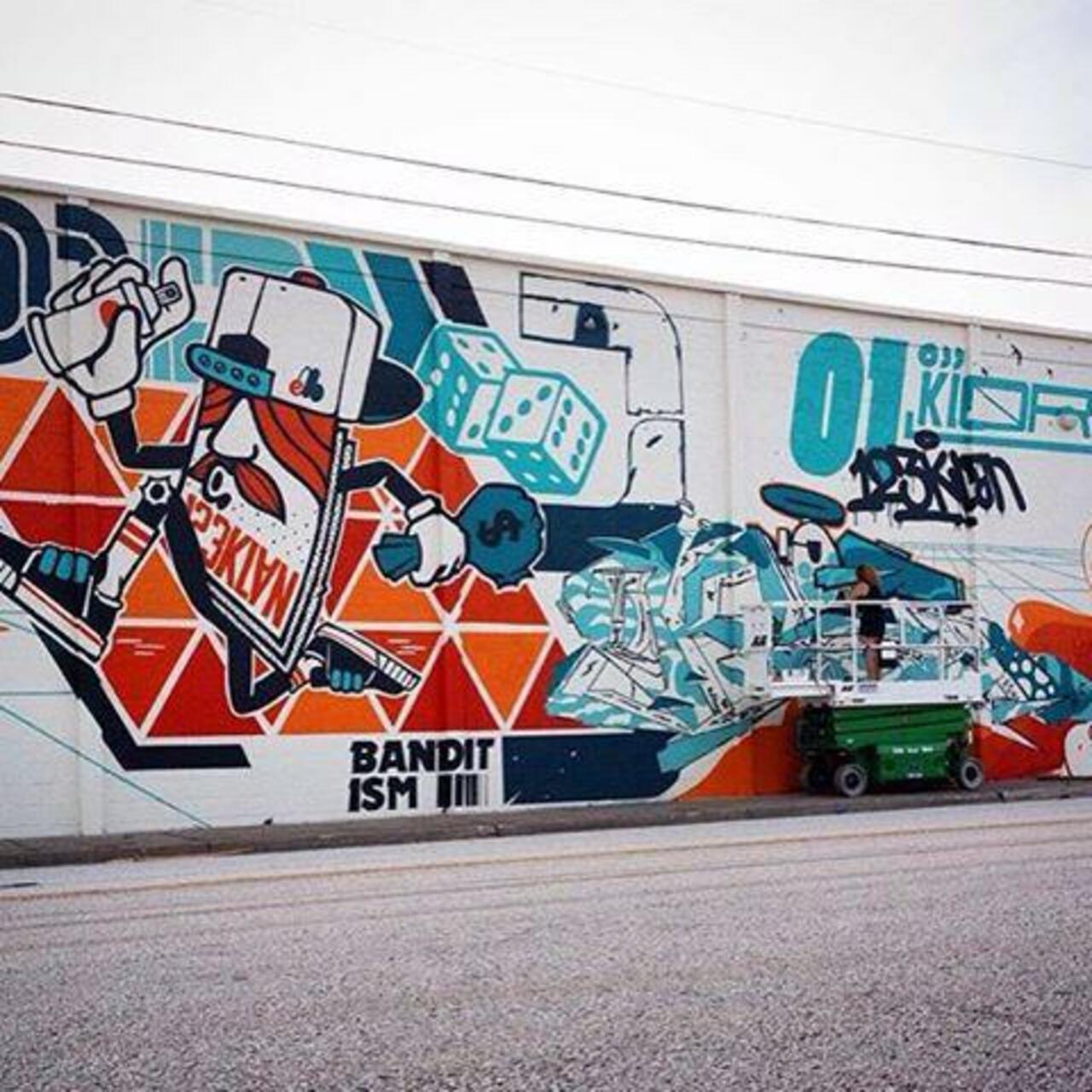 Awesome work as usual from @bandit1sm you guys made my day  #awesome #graffiti #mural #… http://ift.tt/1F0CtGW http://t.co/2Oo5LrxklN