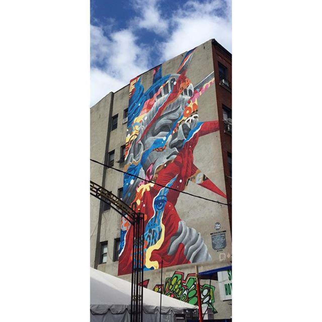 RT @StArtEverywhere: #colorful #mural #wall #streetartnyc #streetart #graffiti #statuteofliberty #chinatown #NYC #NewYorkCity #September… http://t.co/Tiokoh5Wz4