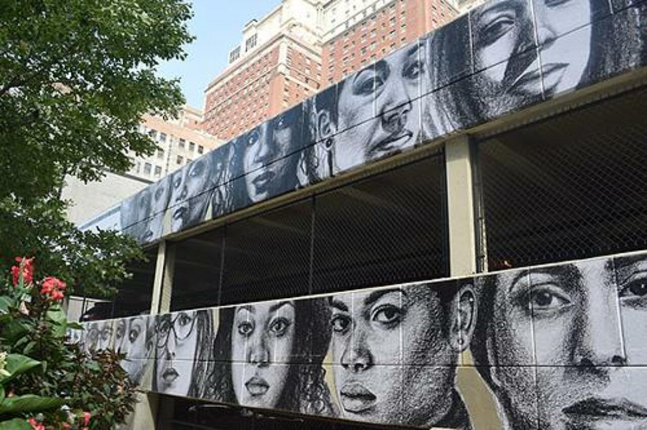 RT @Chicago_Reader: A South Loop mural is the latest in a project to draw attention to street harassment of women.
http://www.chicagoreader.com/Bleader/archives/2015/09/16/a-south-loop-mural-wants-you-to-stop-telling-women-to-smile http://t.co/3958k7eiFj