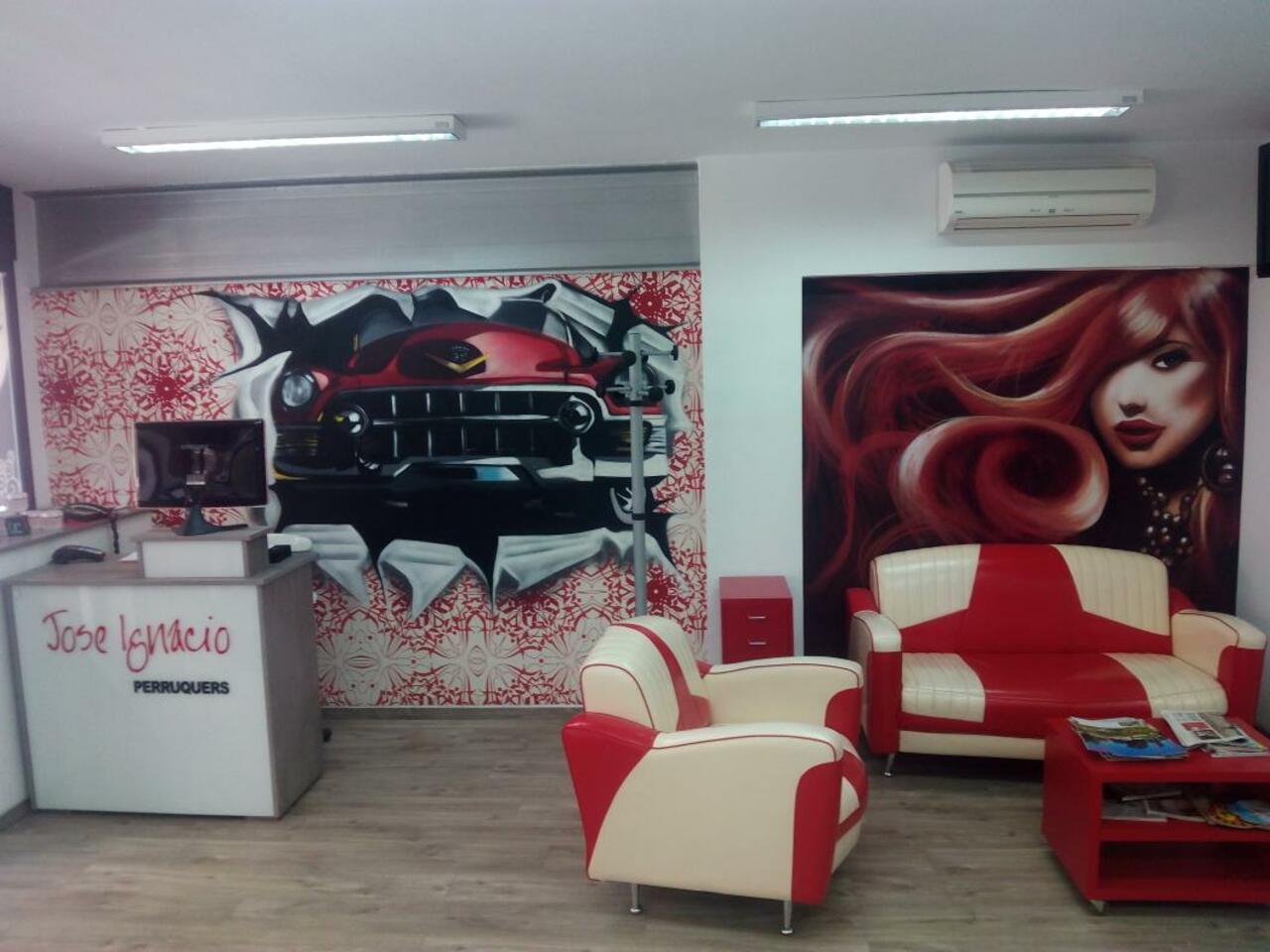 Decoración #graffiti mural interior en peluquería de coche y chica... #arteurbano http://t.co/XEyP50dYyD
