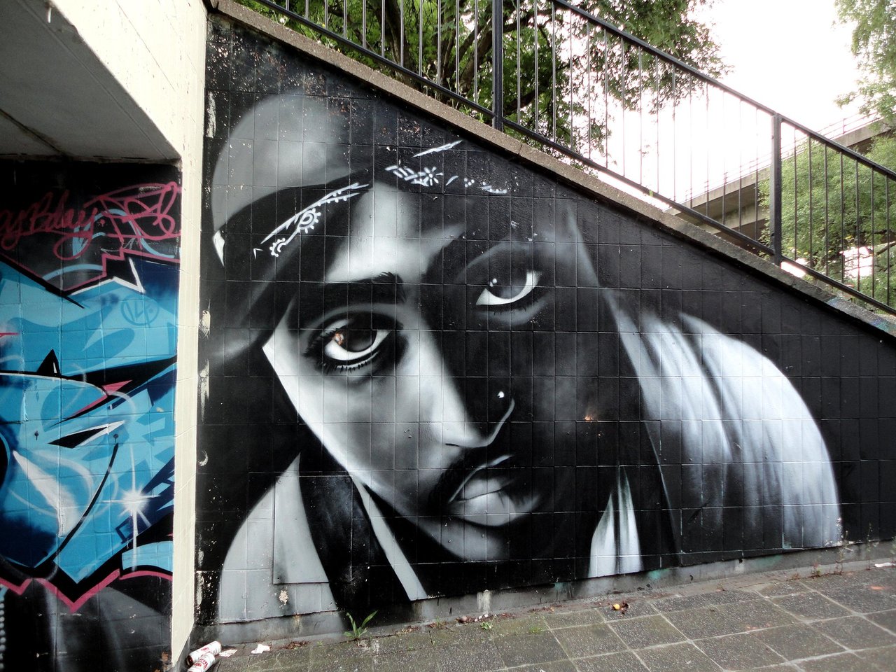 Tupac by Omega

#graffiti #graff #mural #art #arte #Birmingham #tupacart #streetart #ukgraffiti http://t.co/4ahYLIIzTJ