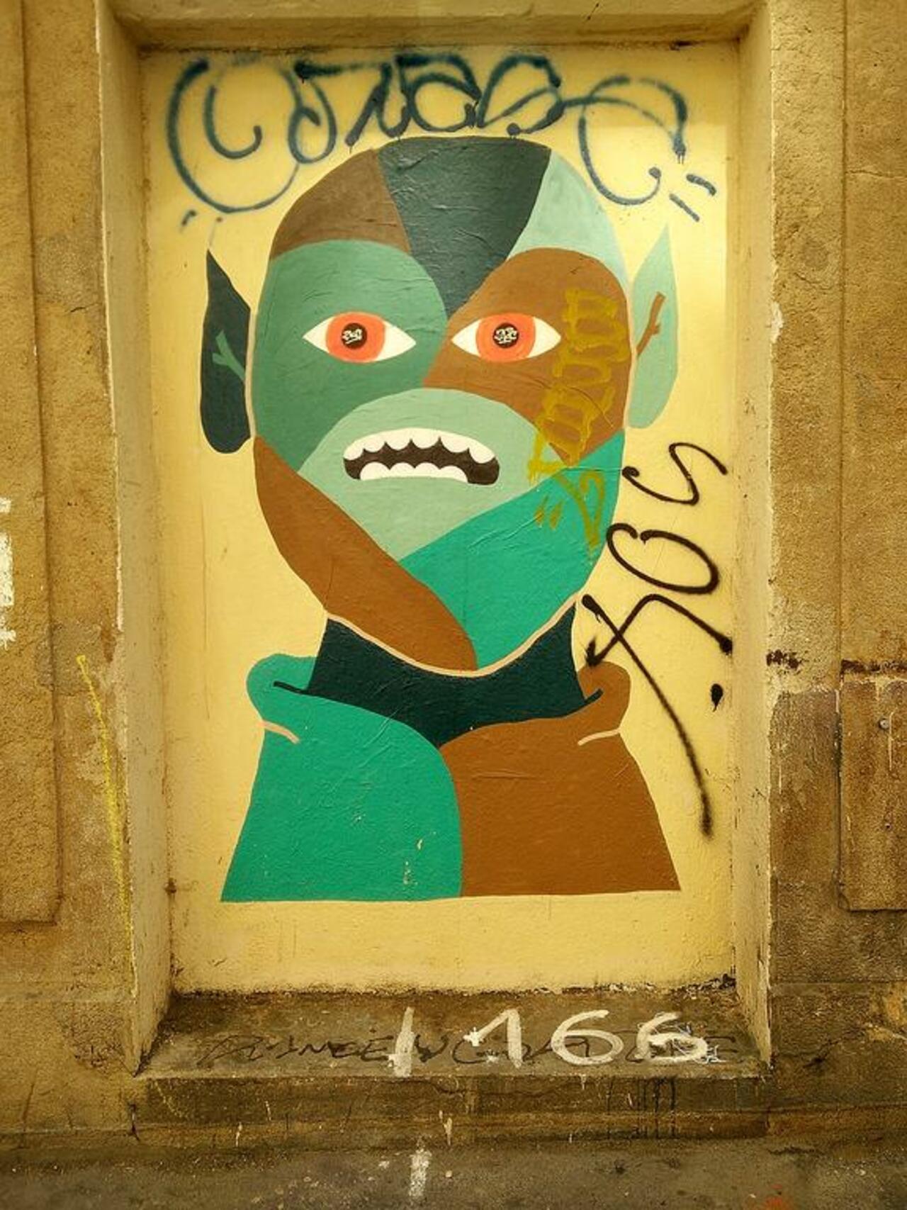 Street Art by anonymous in #Lyon http://www.urbacolors.com #art #mural #graffiti #streetart http://t.co/UG5TbOupfq