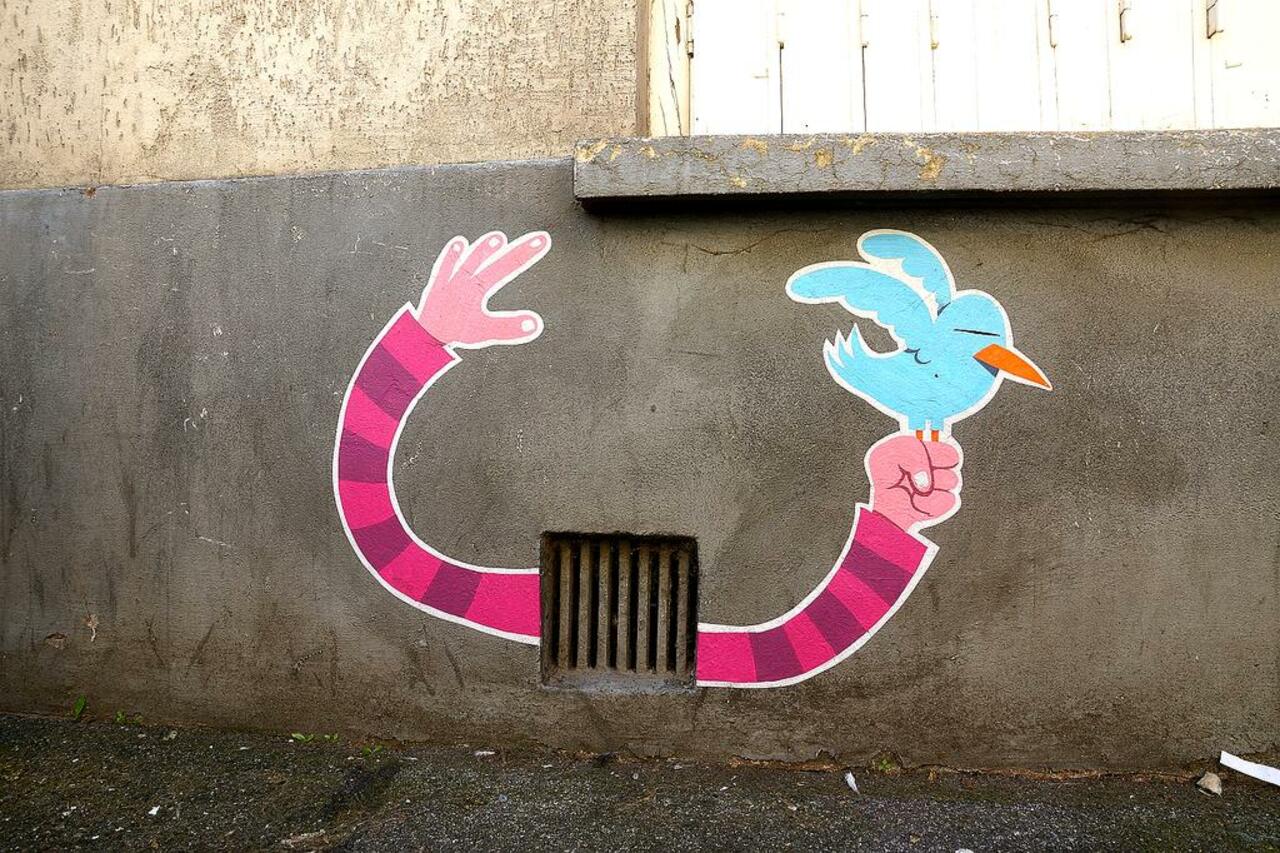 Street Art by anonymous in #Montreuil http://www.urbacolors.com #art #mural #graffiti #streetart http://t.co/6zw9zr22z3