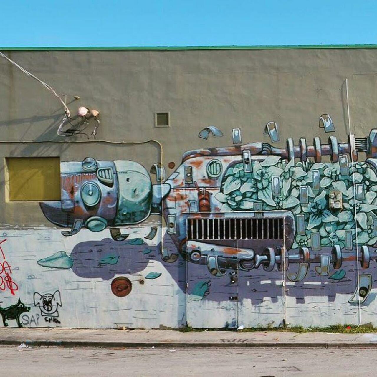 #graffiti #spray #Miami #wynwood #street #streetart #viaggiareMAI #colori #unavitaAcolori #si #industrial #art #rob… http://t.co/2rugngdXCP