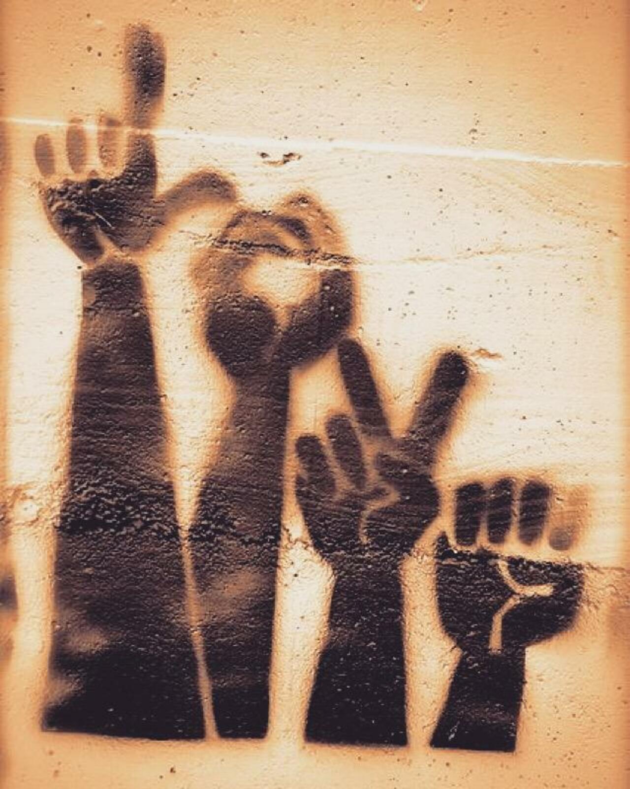 RT @simbihaiti: L-O-V-E  #streetart #graffiti #simbimoment #simbihaiti #signlanguage #love #bethedifference  http://t.co/1LcLOm3OH2
