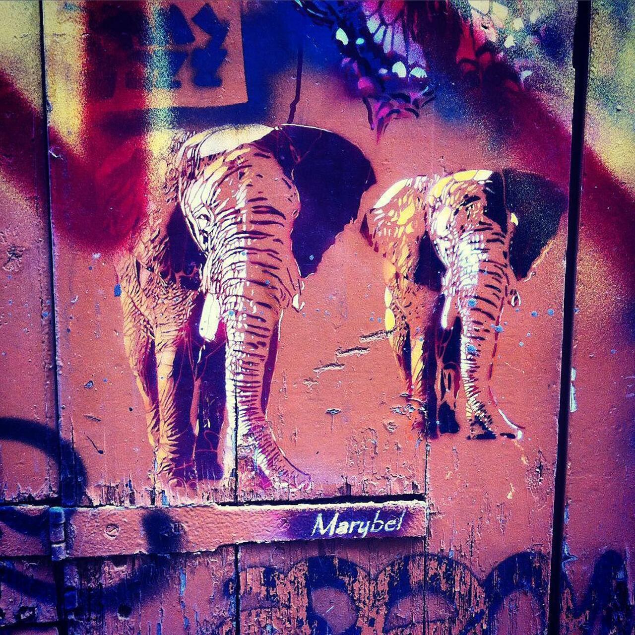 #Paris #graffiti photo by @carniflex http://ift.tt/1KVYA1K #StreetArt http://t.co/afu54x5HEh