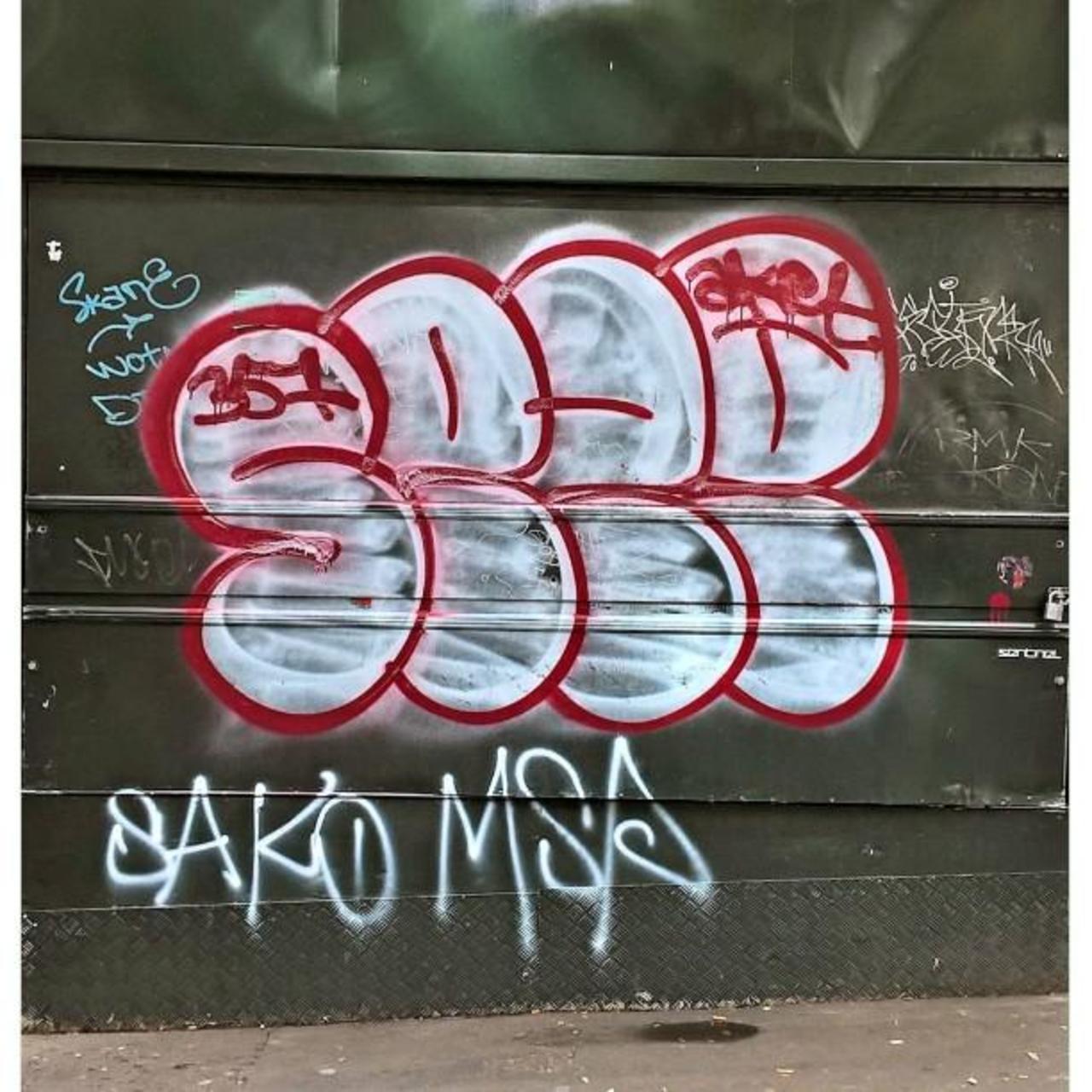 #Paris #graffiti photo by @maxdimontemarciano http://ift.tt/1KJmeLE #StreetArt http://t.co/u2zeNNLmtJ