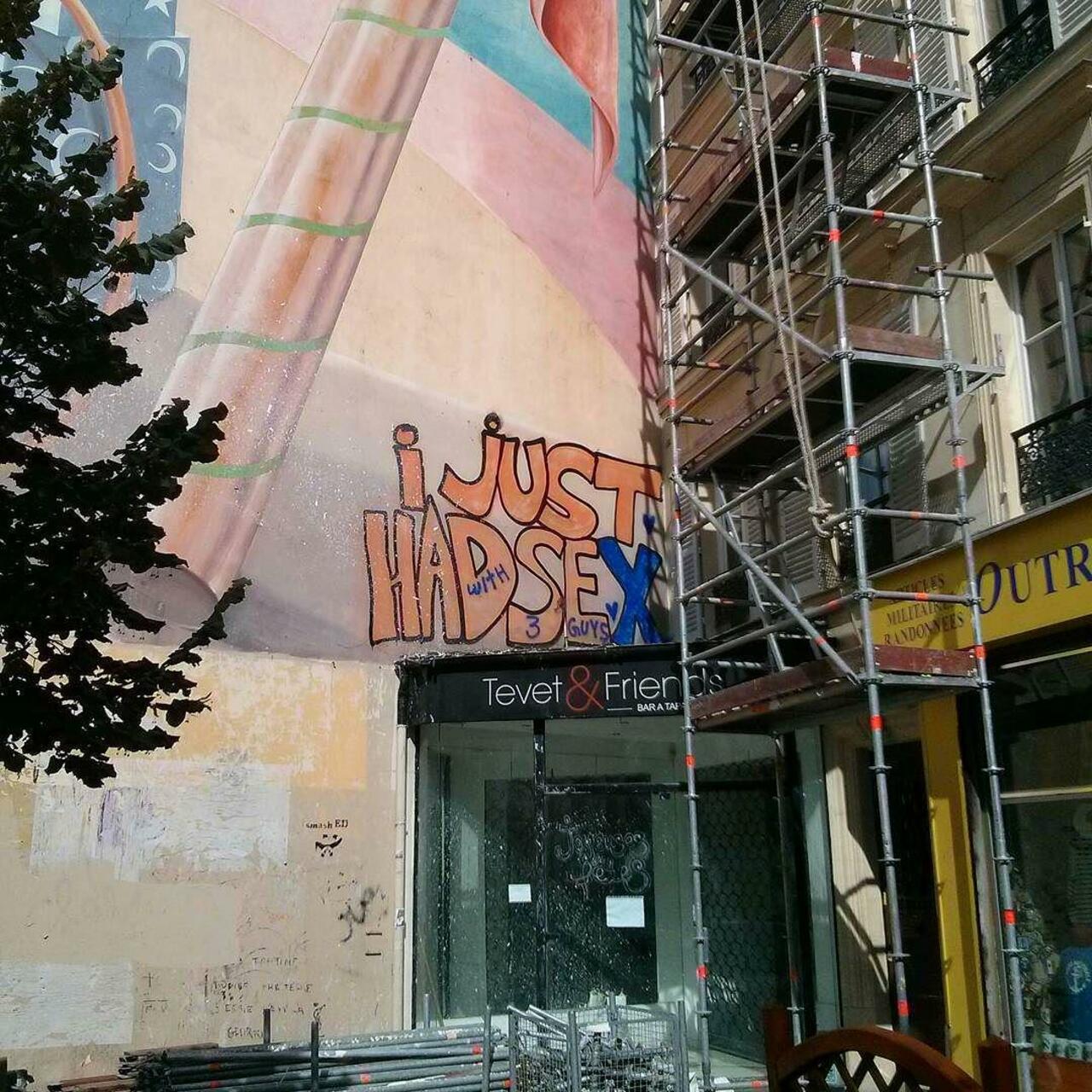 #Paris #graffiti photo by @francheetham http://ift.tt/1Mw6ez9 #StreetArt http://t.co/XI7YcTUbZH