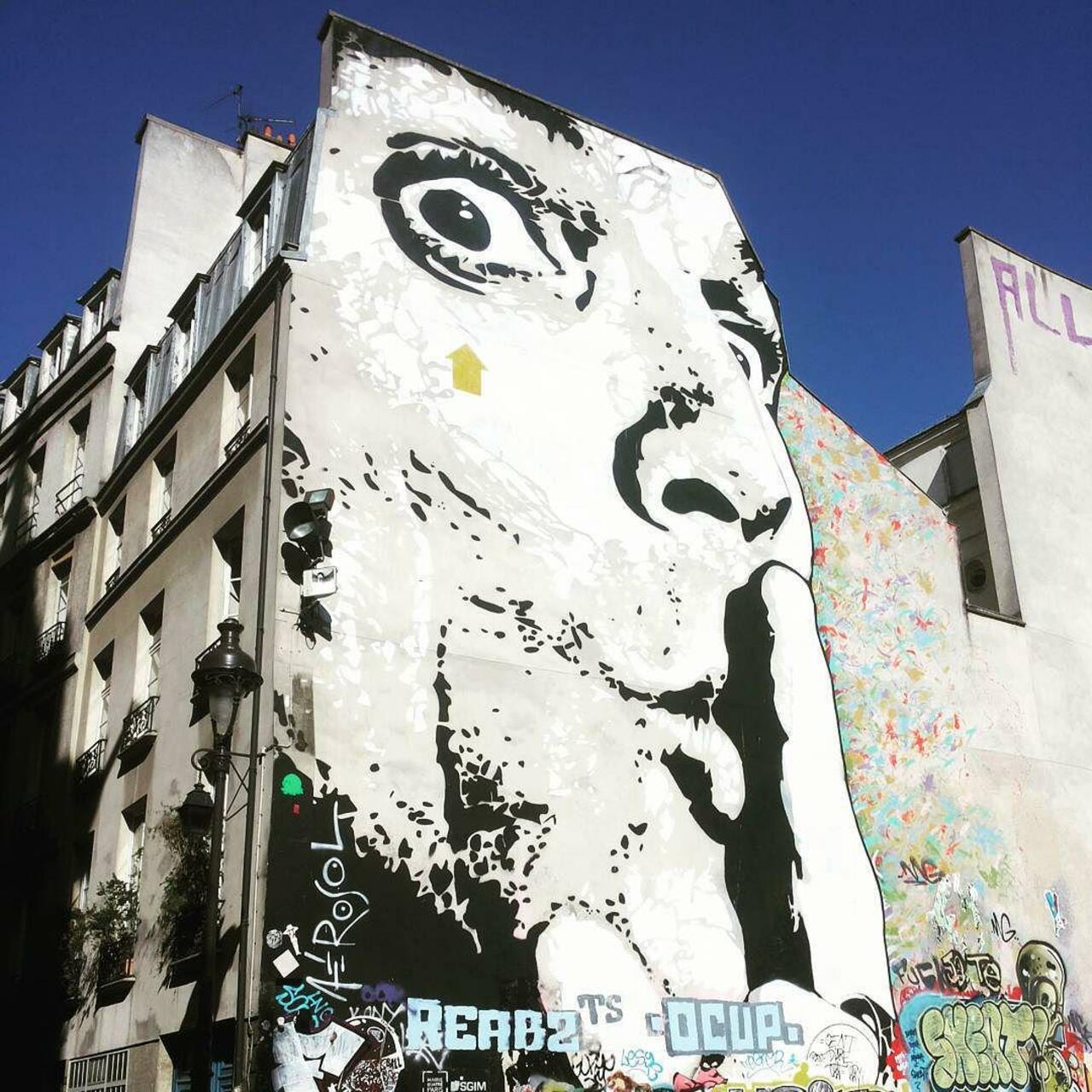 circumjacent_fr: #Paris #graffiti photo by maryfrisy http://ift.tt/1KJWZsA #StreetArt http://t.co/Ey2TAVyJ1Y