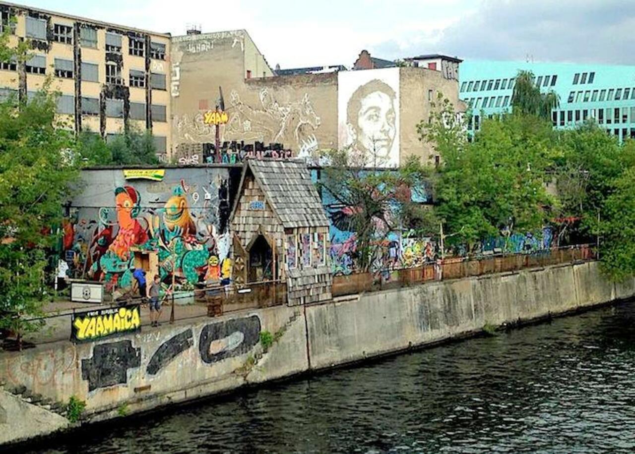 RT @city_z3n_0wl: #StreetArt NYC | Berlin’s Young African #Art Market
http://streetartnyc.org/blog/2015/09/25/street-art-nyc-at-berlins-young-african-art-market-the-weird-crew-sokar-uno-juliah-gazme-yalcin-manoel-quiterio-paola-delfin-more/
#graffiti #urbanart http://t.co/D7z3Zv1u4R