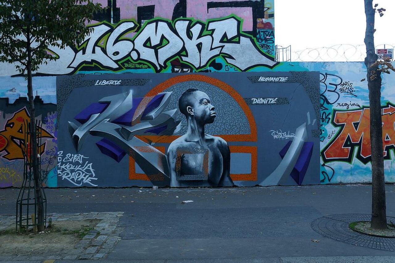 Street Art by anonymous in #Paris http://www.urbacolors.com #art #mural #graffiti #streetart http://t.co/argwOrzXpH