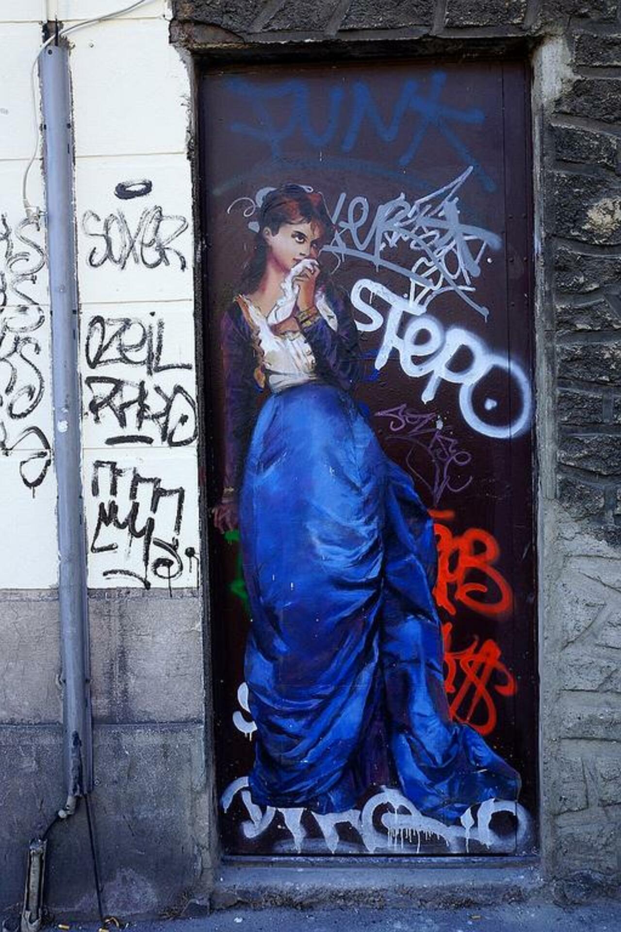 Street Art by anonymous in #Montreuil http://www.urbacolors.com #art #mural #graffiti #streetart http://t.co/6JDNVutumn