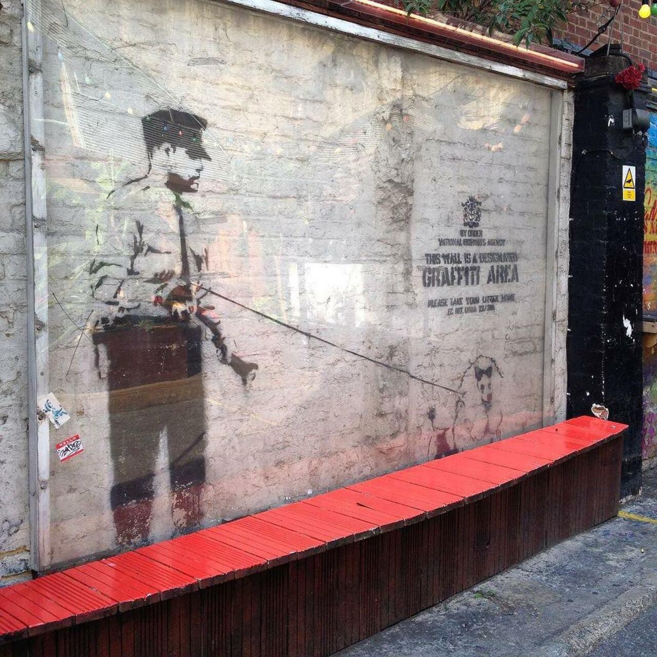 RT @StArtEverywhere: Banksy. #streetart #streetartlondon #graffiti #london #thisislondon by isadarko http://t.co/hhZz7XtFpG