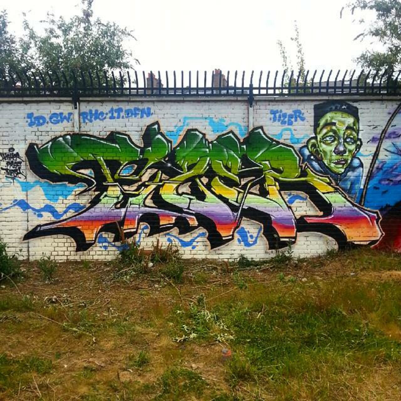 #Graffspotting #PhotoGraff Art by Tizer  #Graffiti #StreetArt #UrbanArt #TizerID #PedleyStreet #Shoreditch #London … http://t.co/2KP8tFdMHF