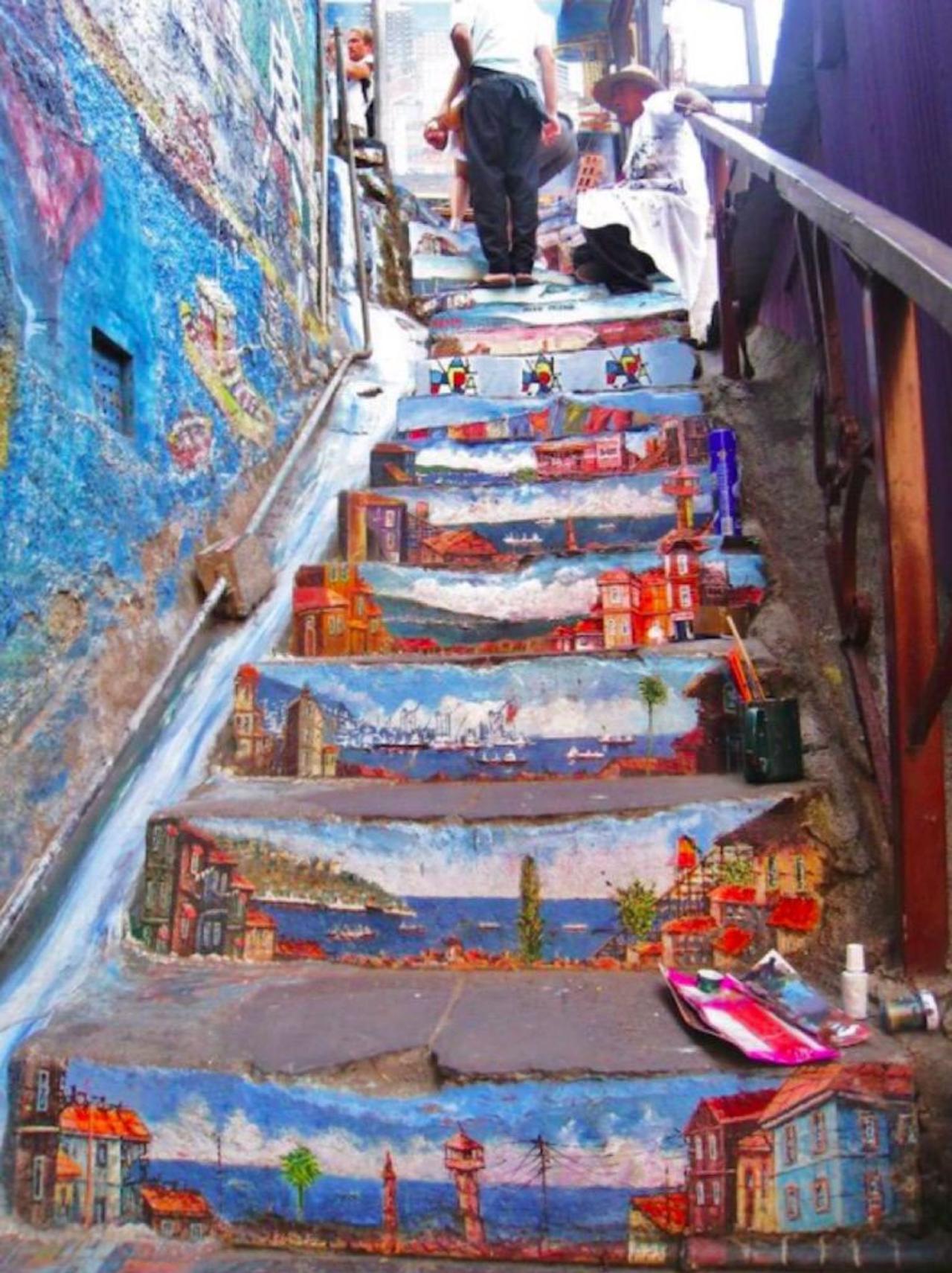 RT @richardbanfa: #switch stairs into #colourful #streetart #Chile #bedifferent #graffiti #arte #art http://t.co/ACNJI2Axan