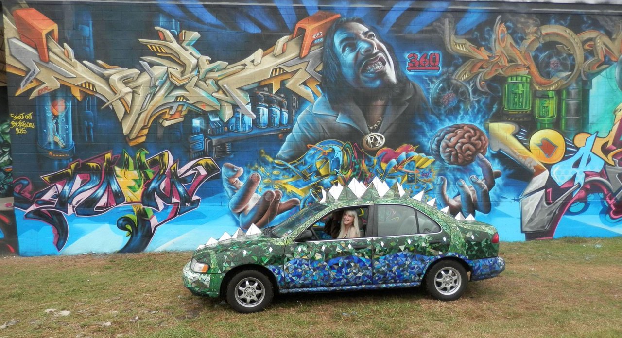 RT @JohnRMoffitt: #Houston #Graffiti #Streetart Catching the @sentrasaurus parked in front of the masterpiece by Coca and Rejak. http://t.co/HqM0JleavC