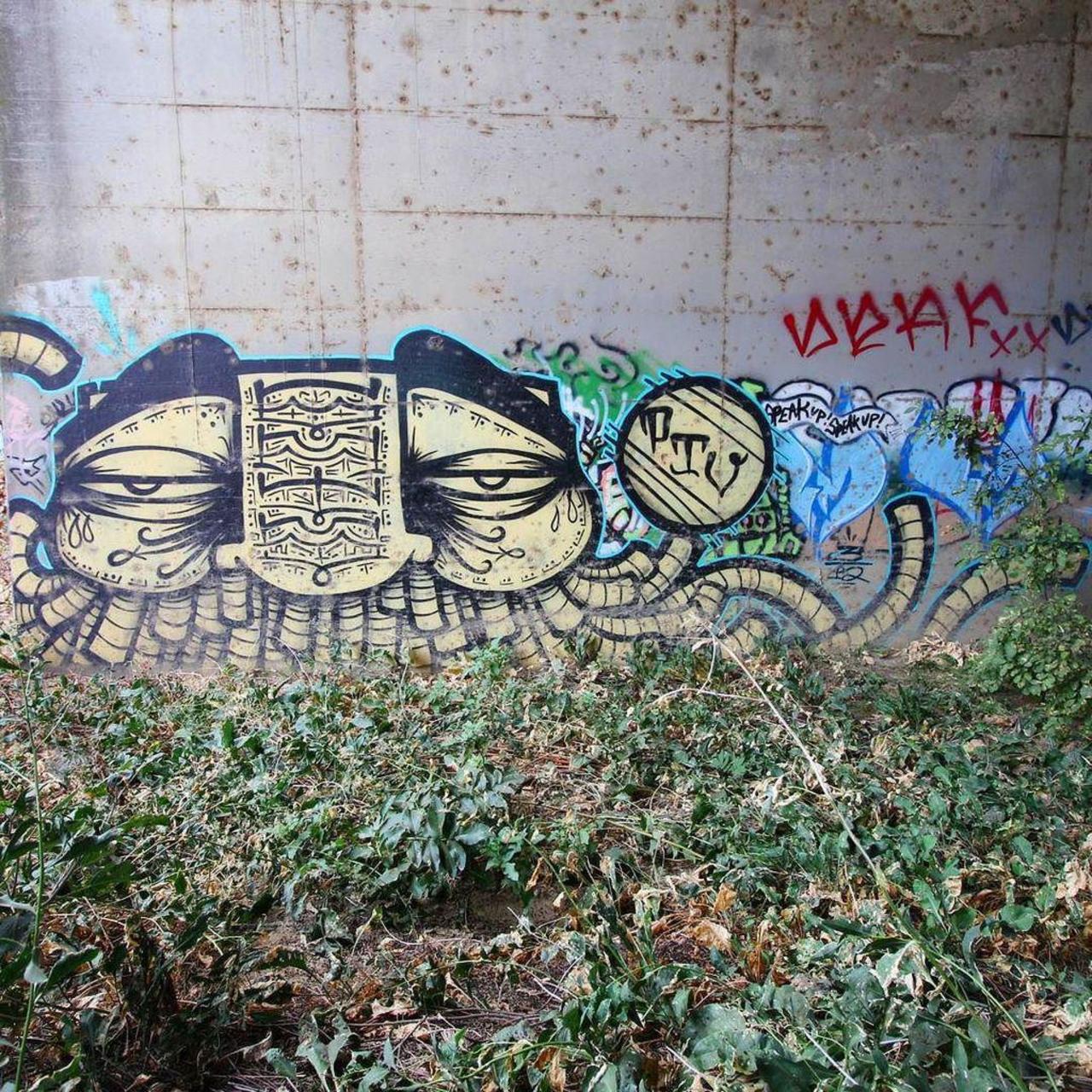 RT @artpushr: via #dave_n_rachel "http://ift.tt/1iDC6HU" #graffiti #streetart http://t.co/OQI0FezTAN