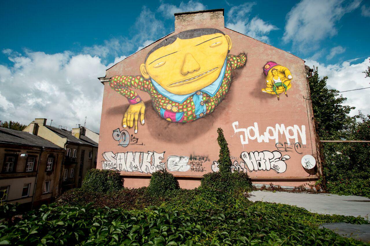 RT @bbbmagazine: Massive new #mural in Lithuania by Brazilian twin #graffiti duo @OsGemeos. #streetart 
http://wp.me/p2dpFM-380 http://t.co/S5VFqPo0rE