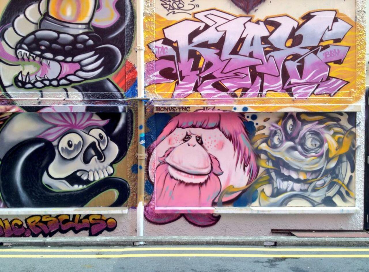 Animal kingdom / queendom
#streetart #urbanart #spraycan #graffiti #streetphotography #bigwalls #stencil #animals http://t.co/GeVSIdkFtu